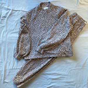 Abercrombie cheetah print jogger set, size medium